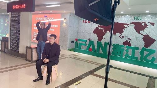 Le patron de l'IFAN, M. Wang, a été interviewé par l'émission télévisée CGTN
